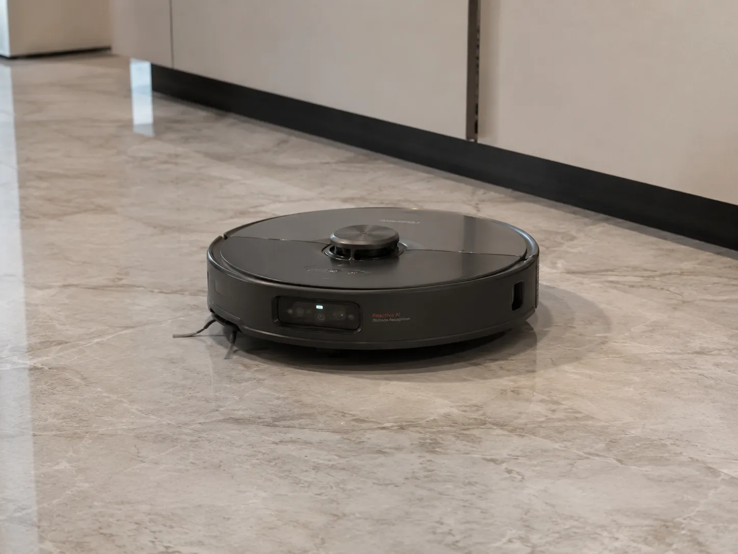Robot hút bụi kết hợp khả năng hút bụi và làm sạch sàn