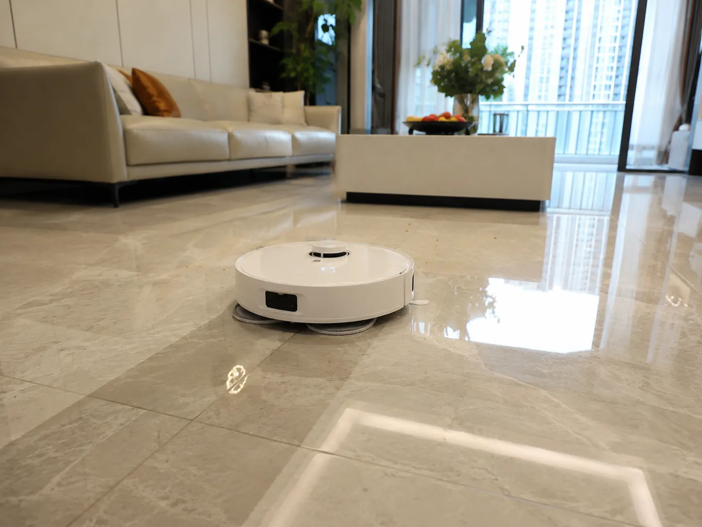Robot hút bụi thông minh giúp tự động hút bụi và lau sàn